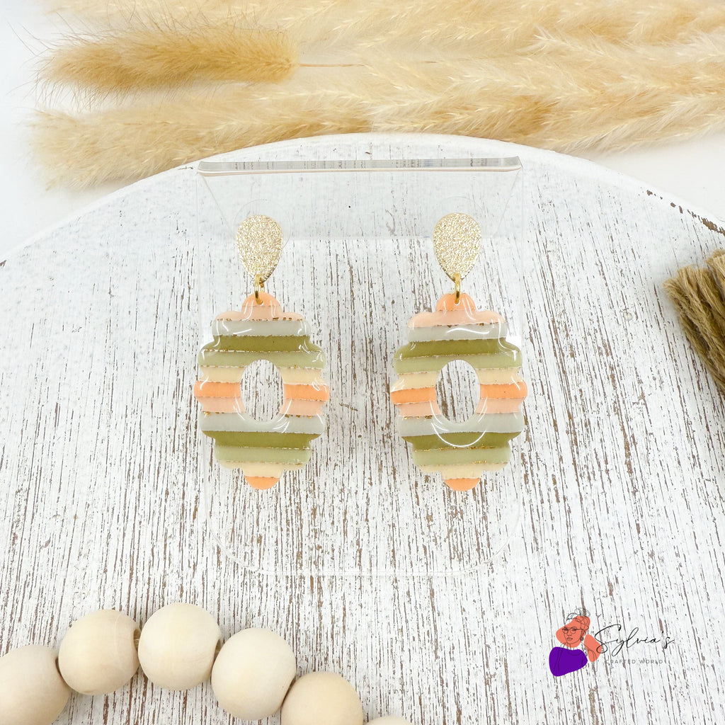 Boucles d'oreilles oval festonné "Alba" en Argile Polymère et Laiton doré à l'or fin 24K avec motif à rayures