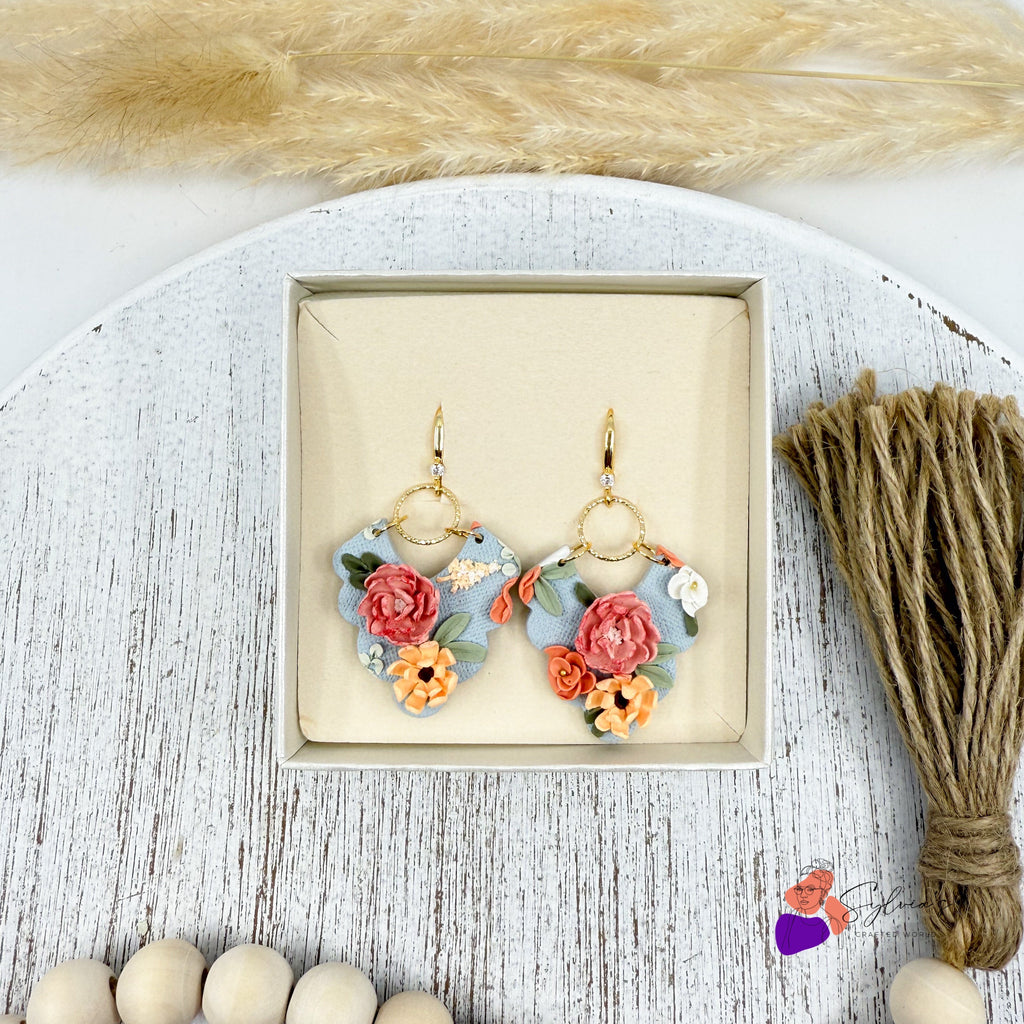 Boucles d'oreilles florales en forme de coquillage "Nelia" en Argile Polymère et Laiton doré à l'or fin 24K