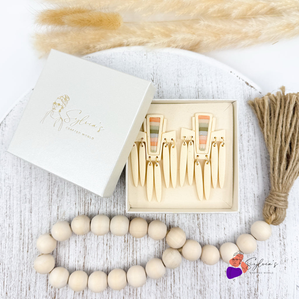 Boucles d'oreilles ethniques "Alba" en Argile Polymère et Laiton doré à l'or fin 24K avec motif à rayures colorées