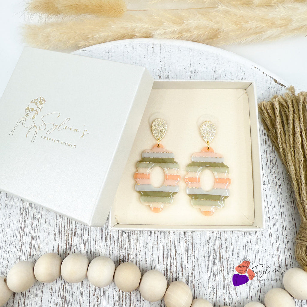 Boucles d'oreilles oval festonné "Alba" en Argile Polymère et Laiton doré à l'or fin 24K avec motif à rayures