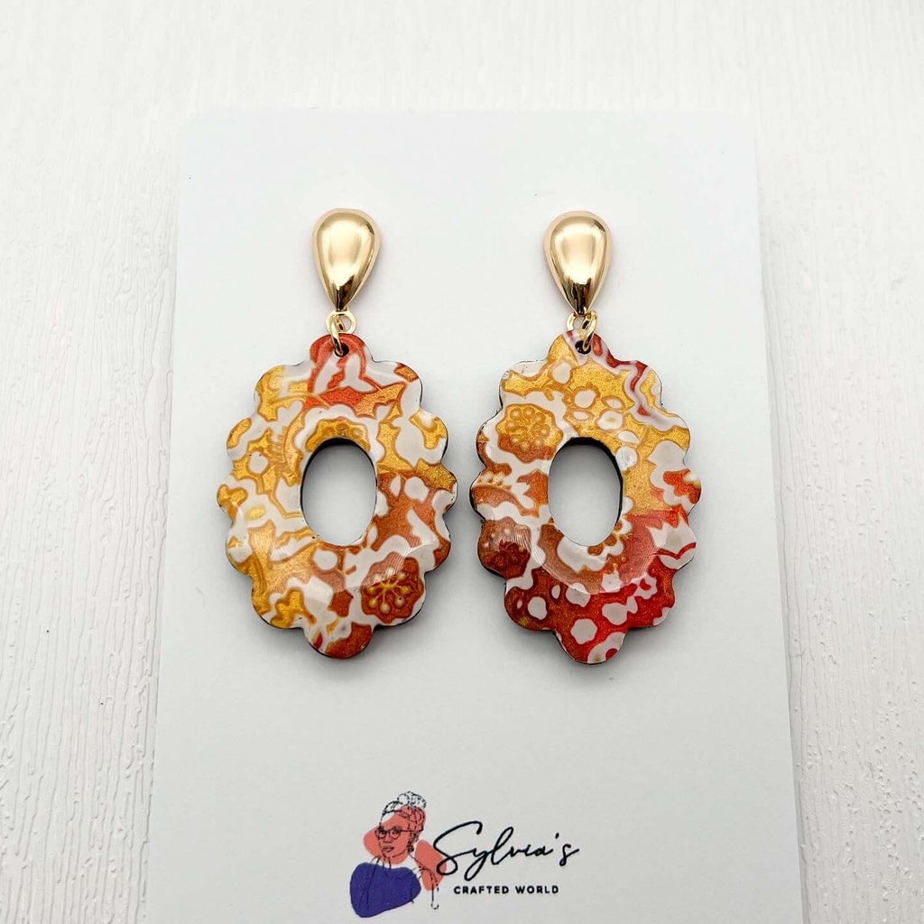 Boucles d'oreilles aux couleurs de l'automne de forme ovale festonnée en Argile Polymère et Laiton plaqué or 24K