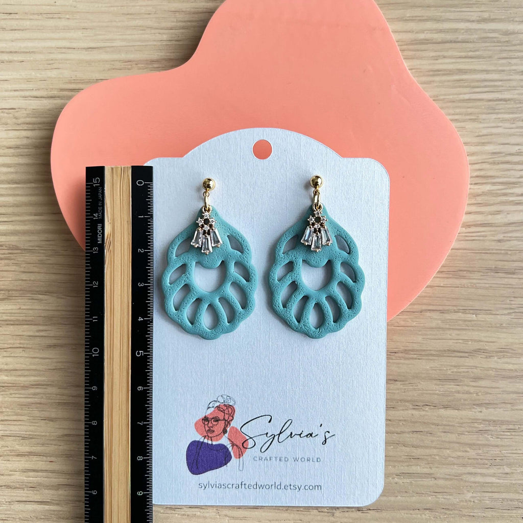 Boucles d'oreilles pendantes boho turquoise en Argile Polymère et Laiton plaqué or 24K Zircon