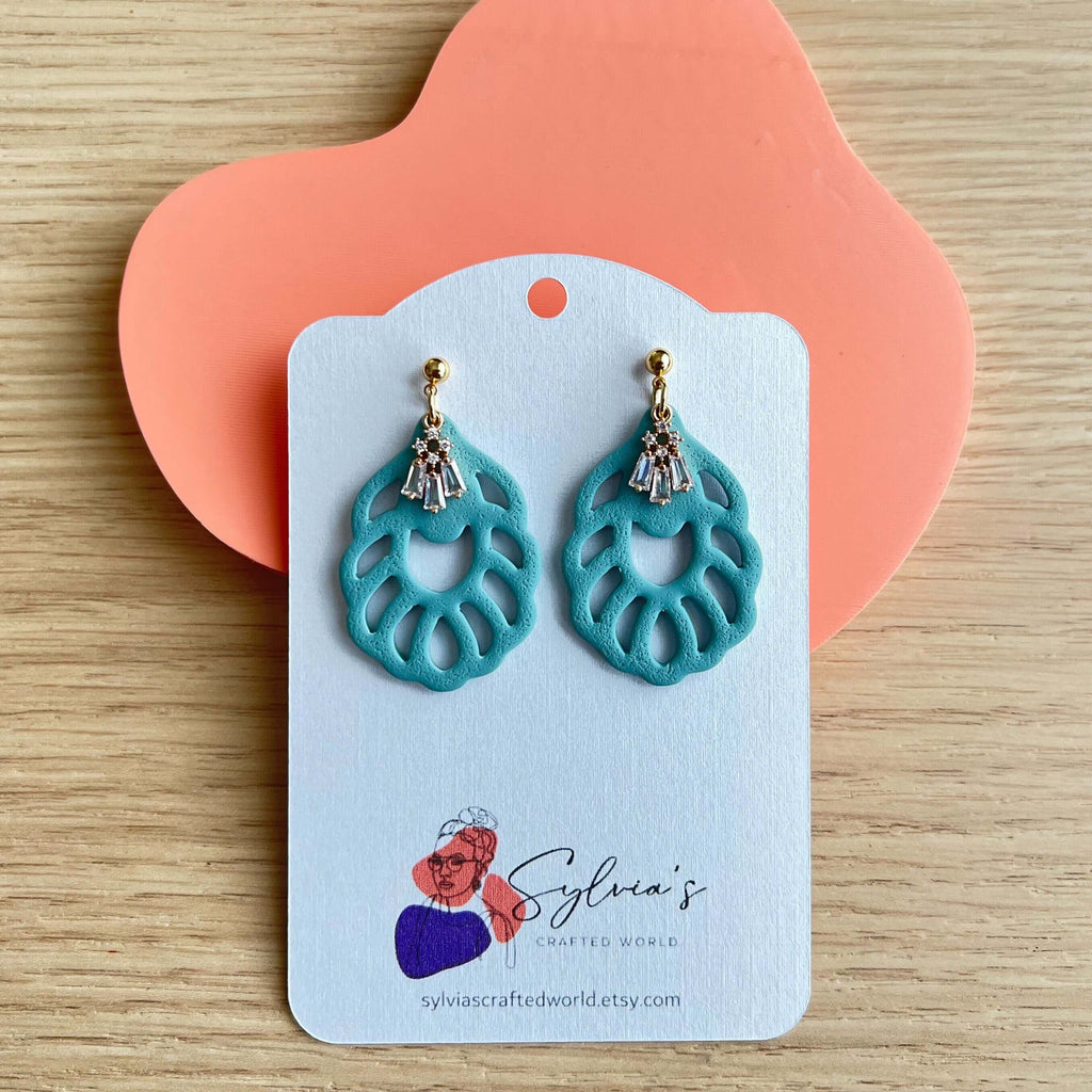 Boucles d'oreilles pendantes boho turquoise en Argile Polymère et Laiton plaqué or 24K Zircon